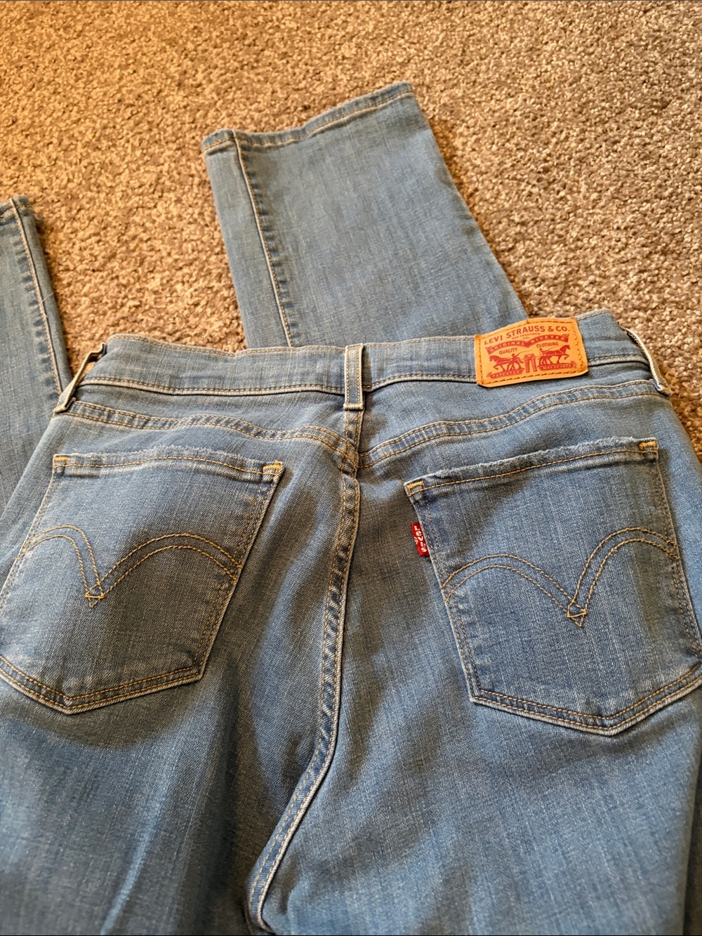 Levi’s Classic Women's Straight-Leg Jeans in Light Blue - Picture 5 of 5